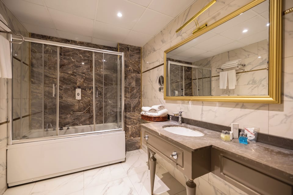 Suite | Minibar, in-room safe, free WiFi, bed sheets
