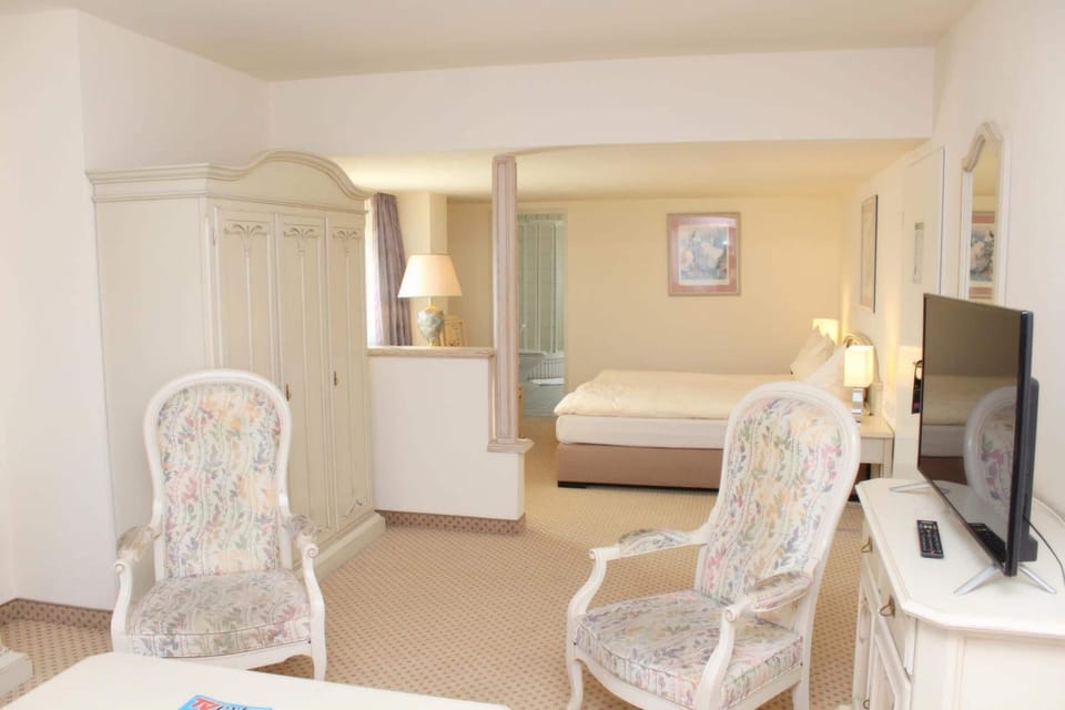 Individually furnished, desk, free WiFi, bed sheets