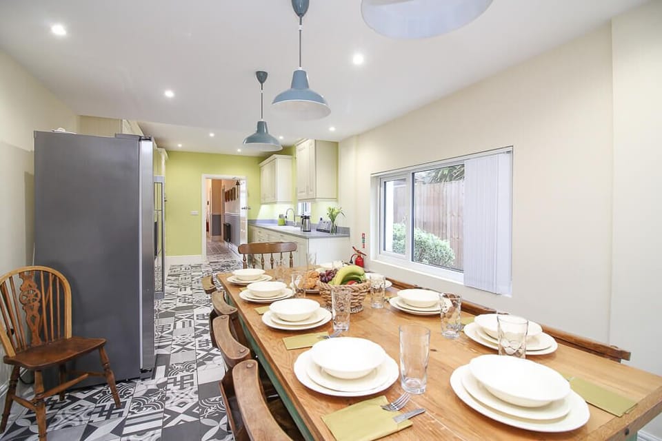 Luxury House, Private Bathroom, Beach View (Whole House ) | Private kitchen