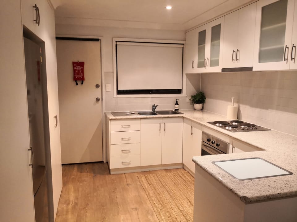 Comfort Apartment, 2 Bedrooms | Private kitchen | Full-size fridge, microwave, oven, stovetop
