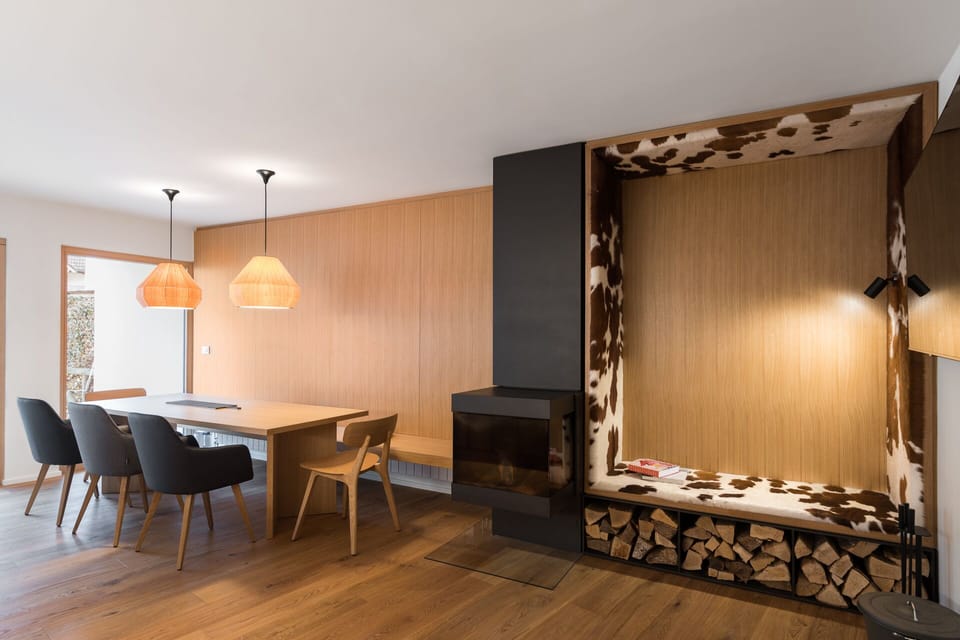 Luxury House | Living area | Smart TV