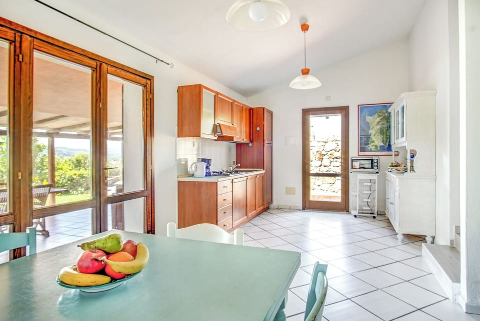 Apartment | Private kitchen | Full-size fridge, cookware/dishes/utensils