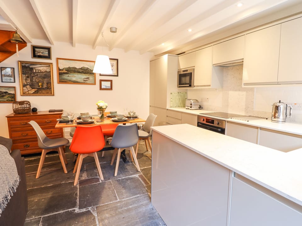 Cottage | Private kitchen | Fridge, dishwasher, electric kettle, toaster