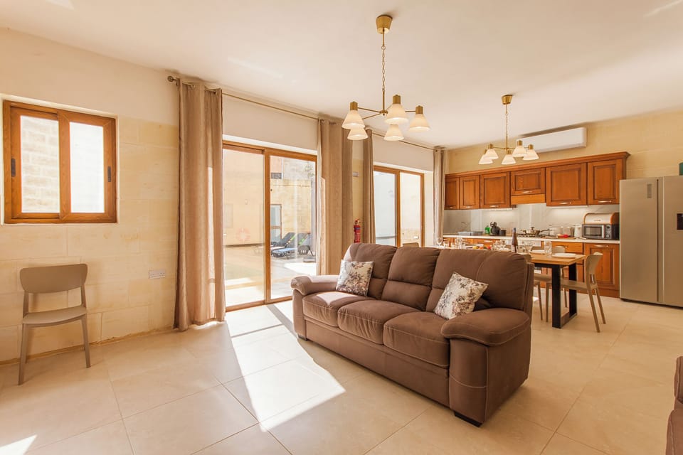 Standard House, Multiple Bedrooms, Refrigerator & Microwave (Nadurija, So Nice Gozitan Villa +) | Living area | 21-inch Smart TV with cable channels