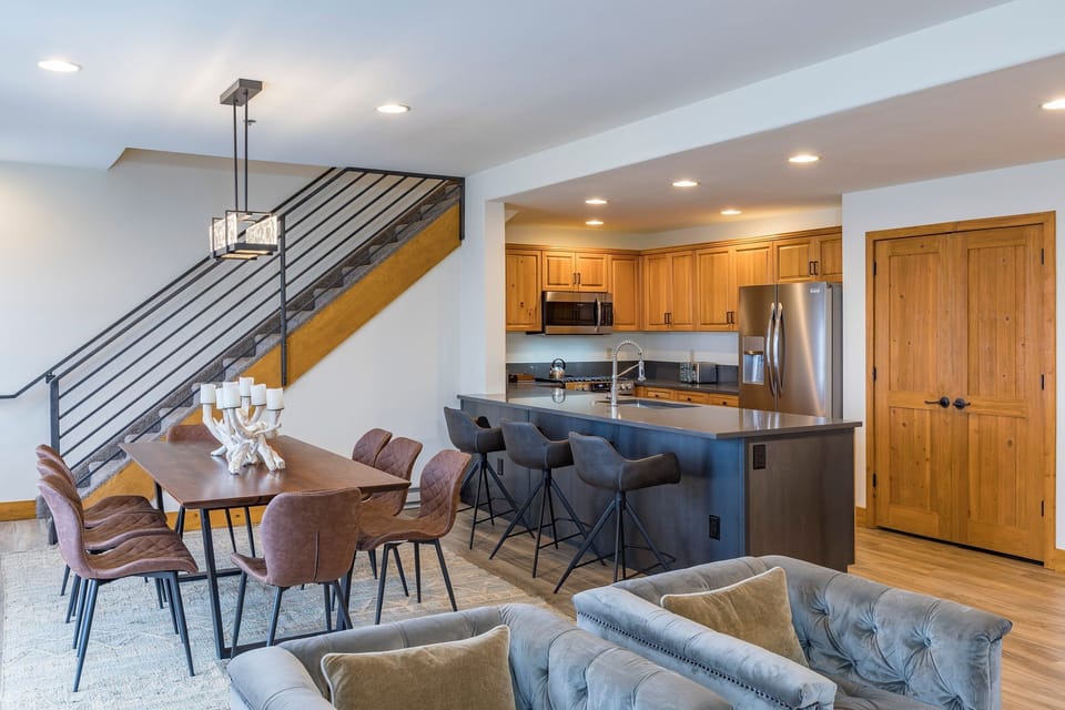 Condo, 4 Bedrooms | Private kitchen | Coffee/tea maker, fridge, oven, toaster