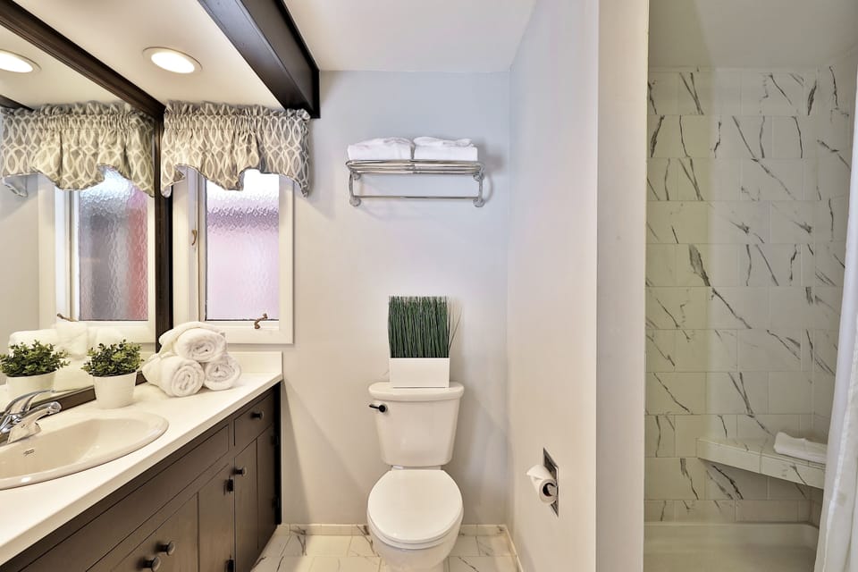 Cottage, 1 Bedroom | Bathroom | Towels