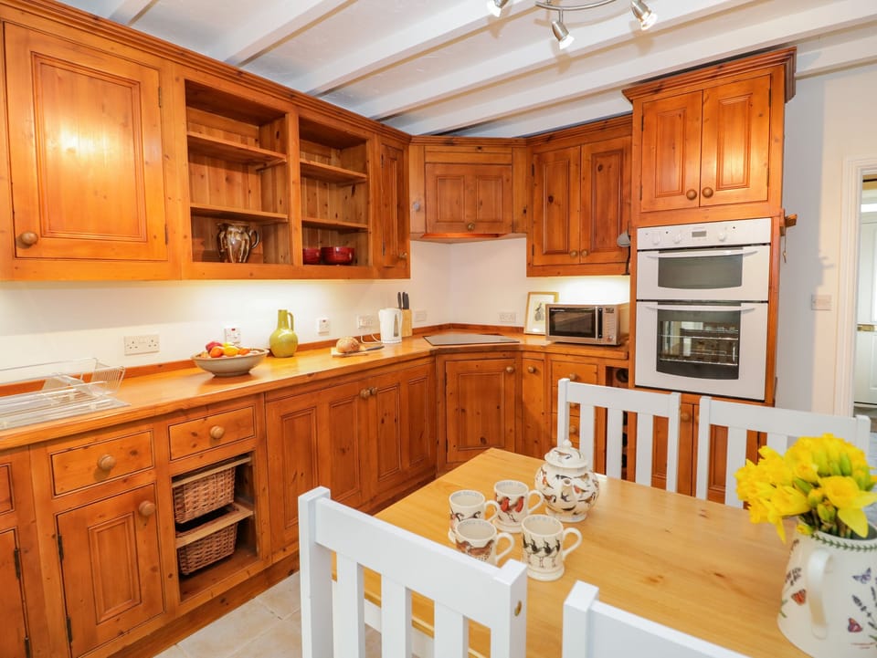 Fridge, electric kettle, toaster, cookware/dishes/utensils