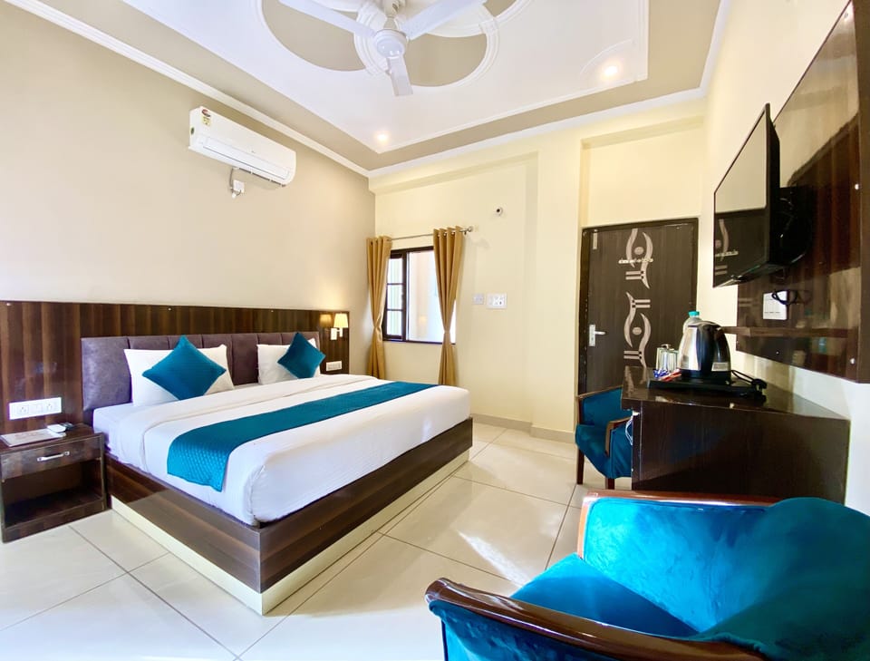 Deluxe Room, 1 Bedroom | Free WiFi, bed sheets