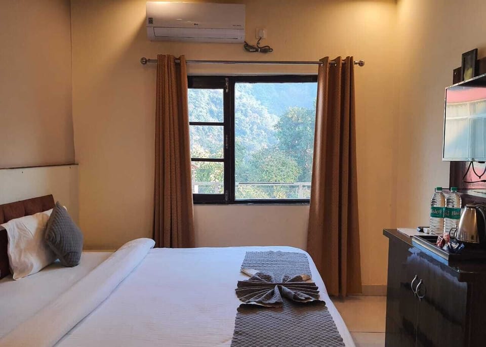 Premium Room | Free WiFi, bed sheets