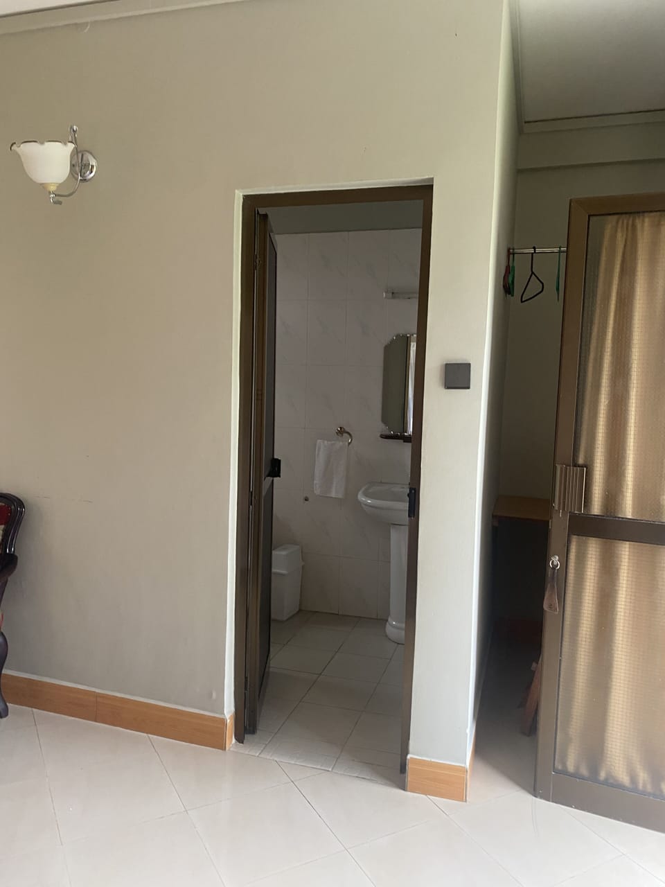 Desk, laptop workspace, free WiFi, bed sheets