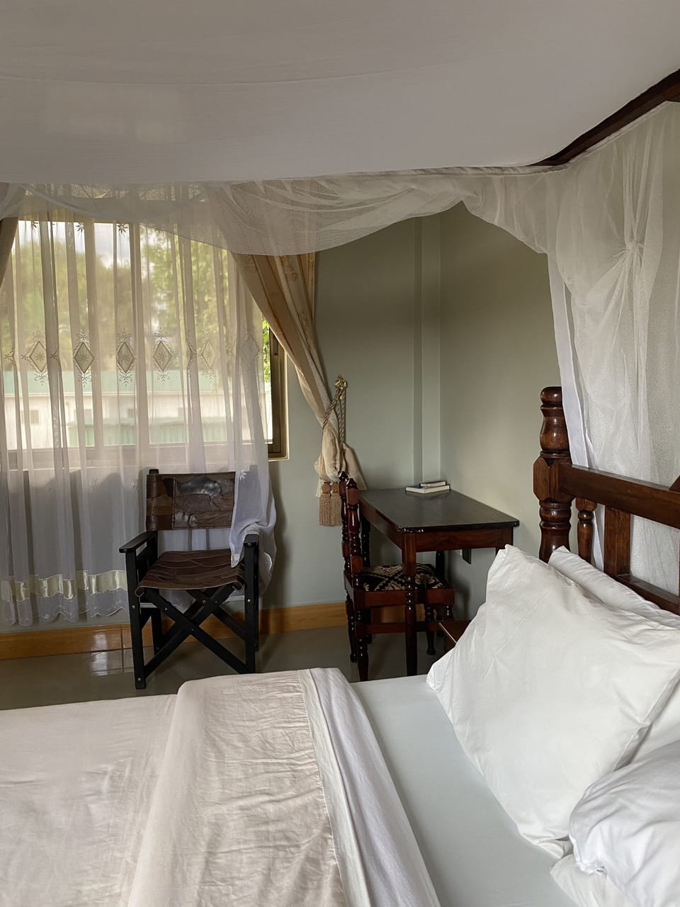 Desk, laptop workspace, free WiFi, bed sheets