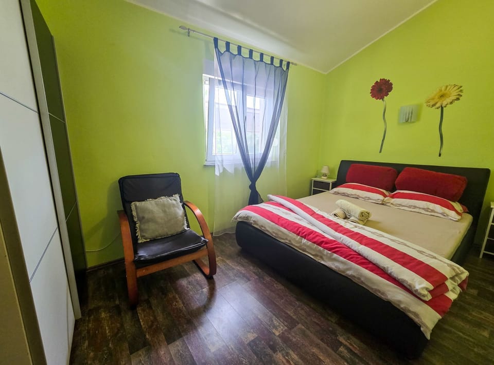 House (One Bedroom Holiday Home with Terrace) | 1 bedroom, free cribs/infant beds
