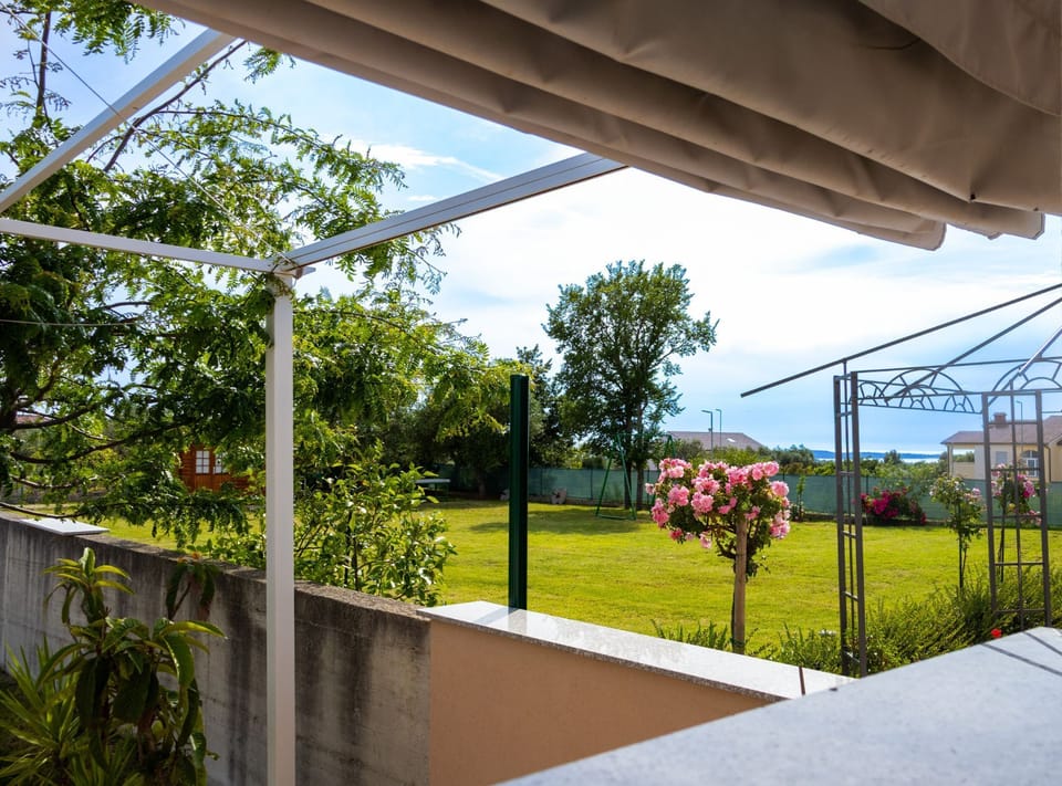 House (One Bedroom Holiday Home with Terrace) | Exterior