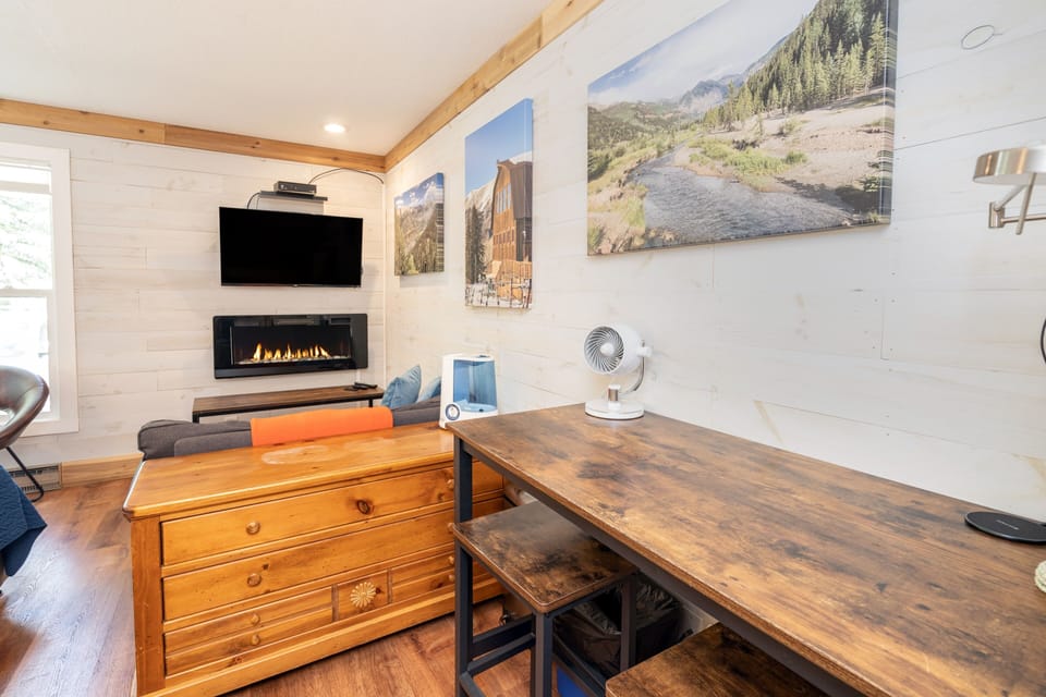 Room, 1 Bedroom | Dining