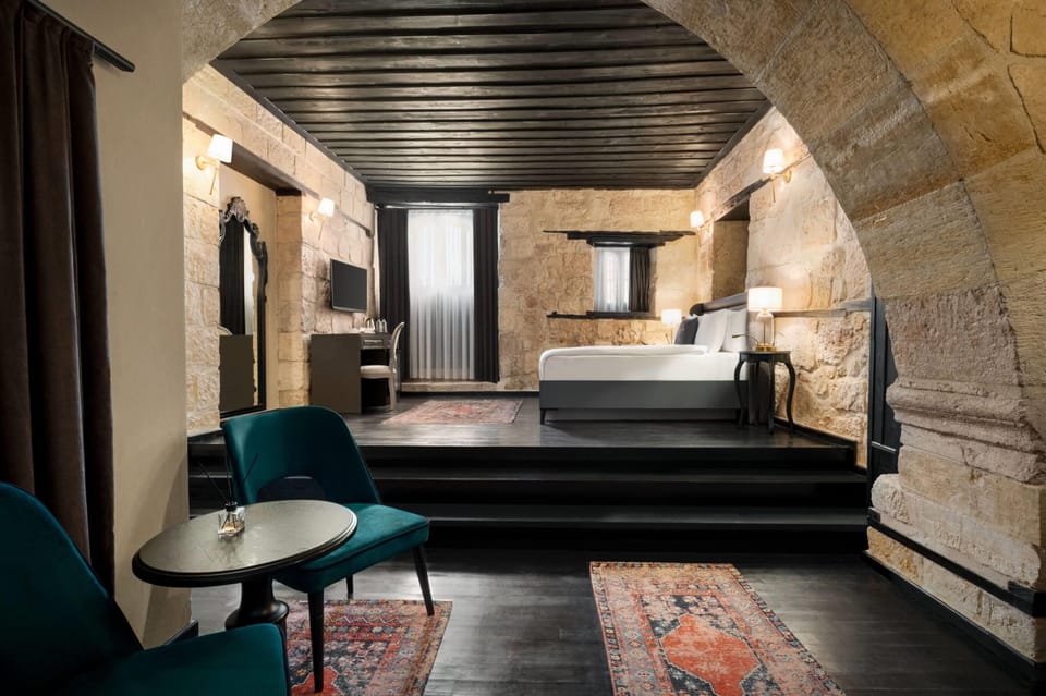 Room, 1 King Bed (Courthouse Room) | Minibar, free WiFi