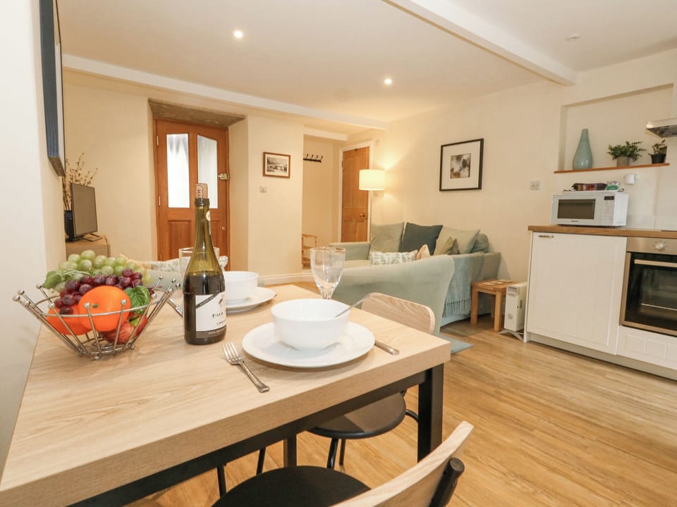 Cottage | Dining