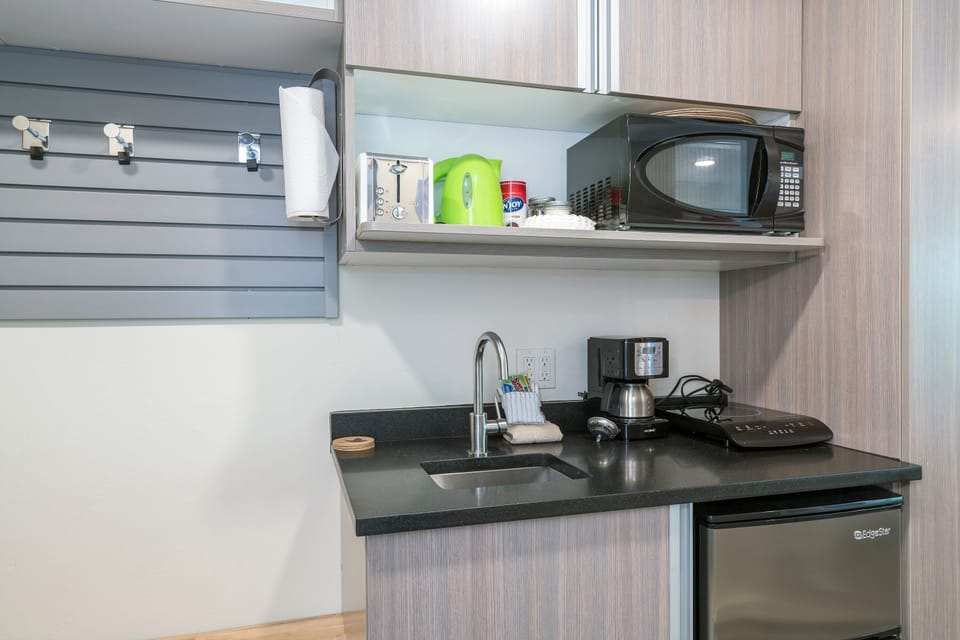 Room, 2 Bedrooms | Private kitchen | Fridge, coffee/tea maker