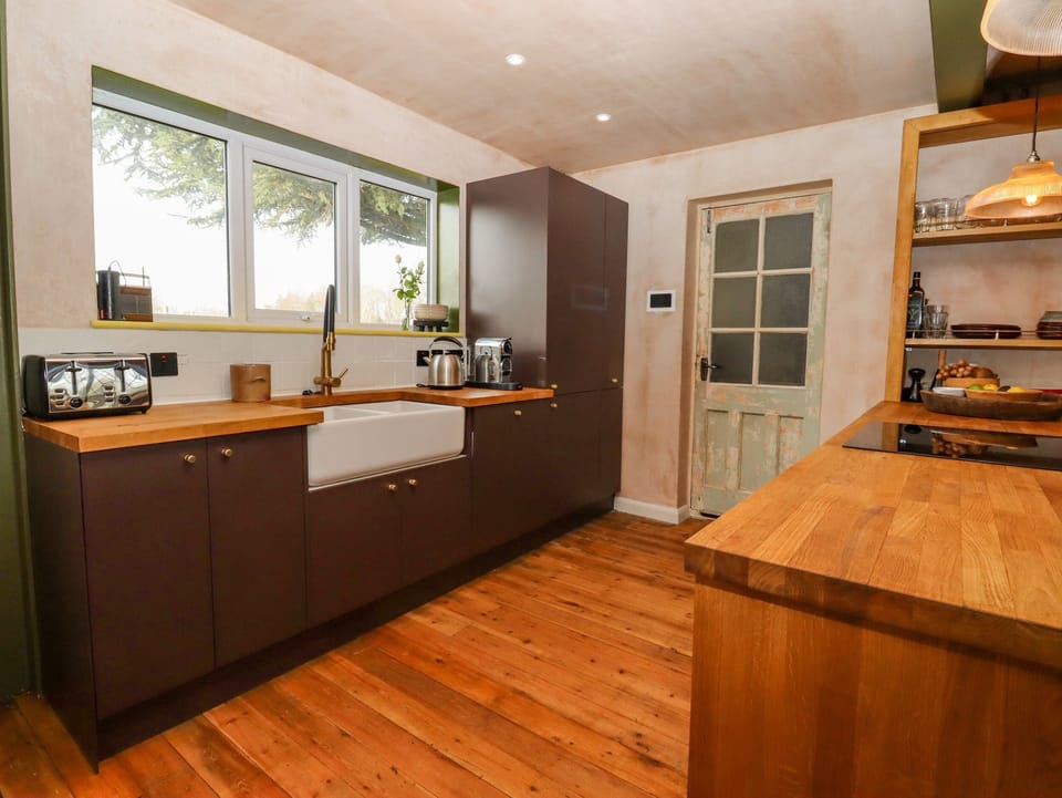 Fridge, dishwasher, electric kettle, toaster