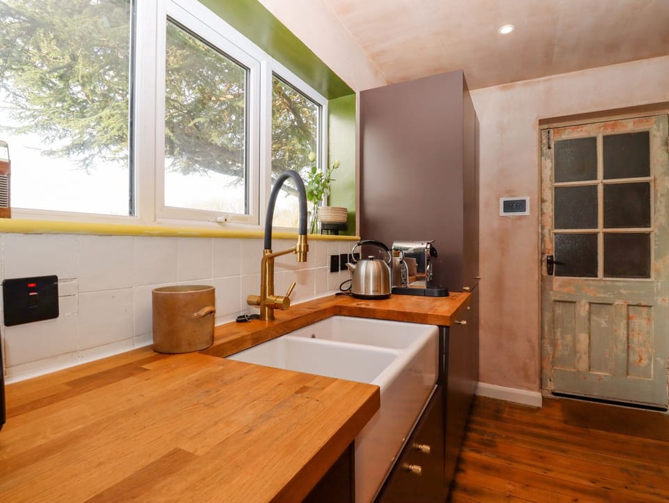 Fridge, dishwasher, electric kettle, toaster