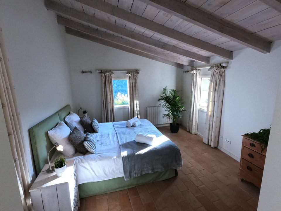 Comfort Double Room, 1 Queen Bed, Non Smoking, Hill View | Free WiFi, bed sheets