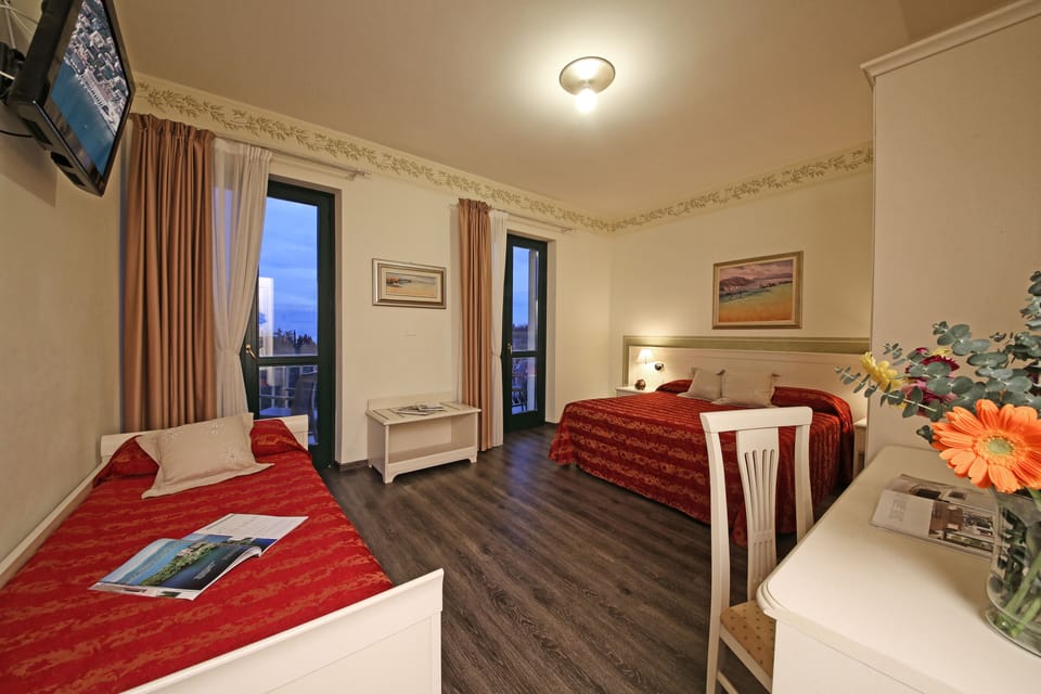 Superior Triple Room | In-room safe, desk, blackout drapes, soundproofing