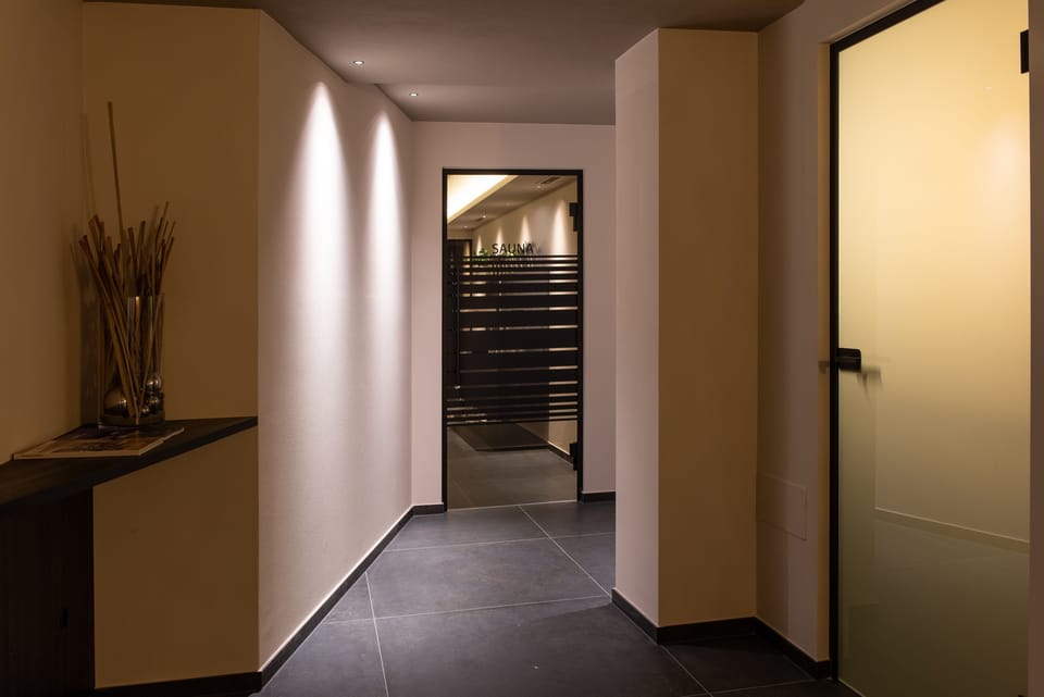 Sauna, steam room