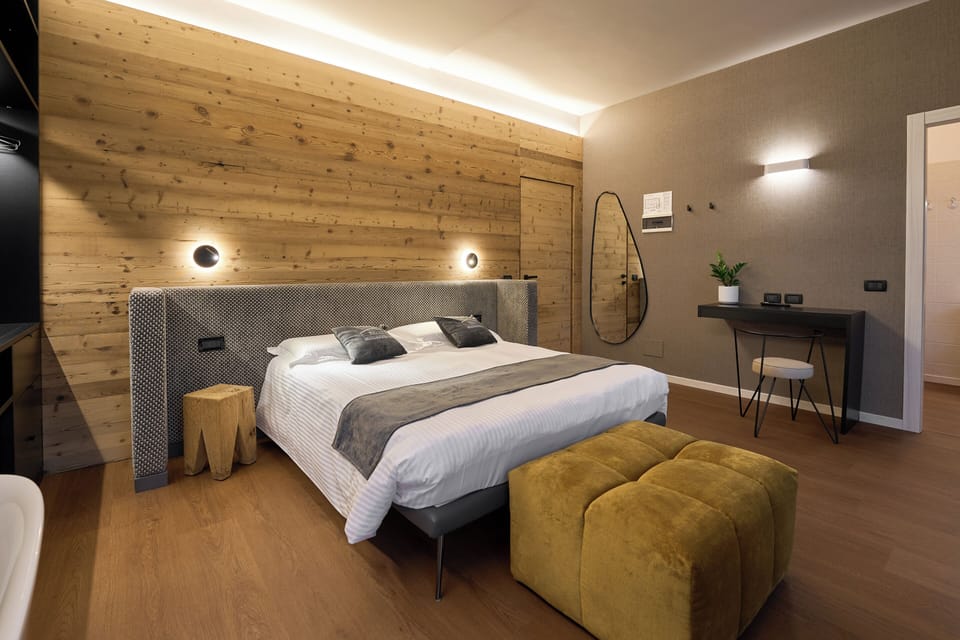 Deluxe Double Room, 1 Bedroom, Mountain View | Individually decorated, individually furnished, desk, free WiFi