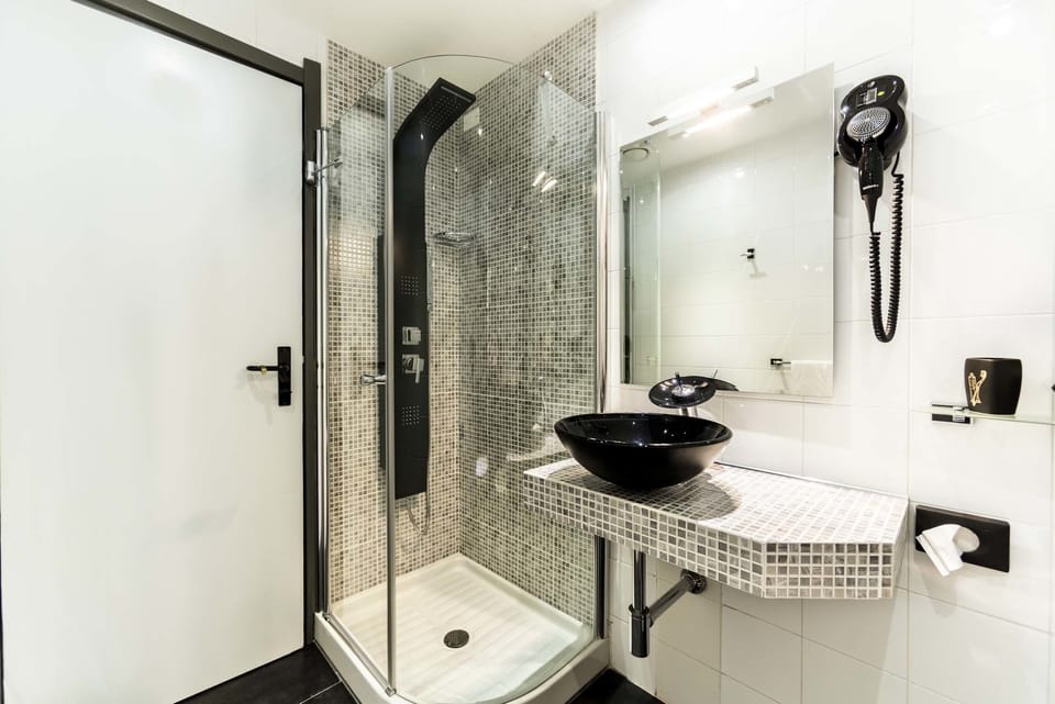 Superior Double Room Single Use | Bathroom | Rainfall showerhead, hair dryer, towels, soap