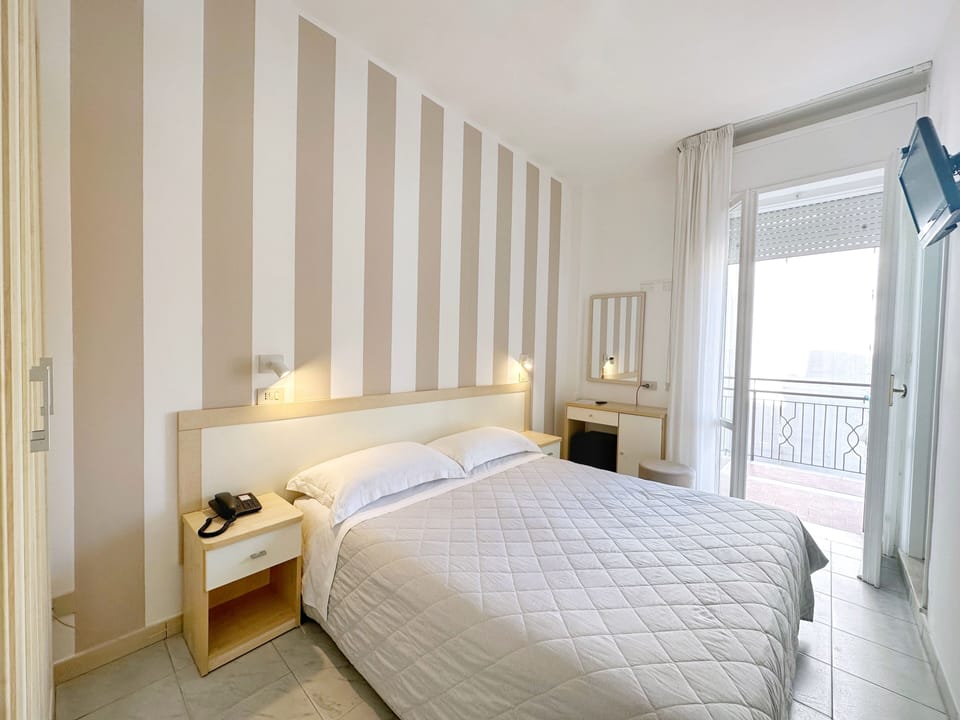 Premium bedding, down comforters, in-room safe, desk