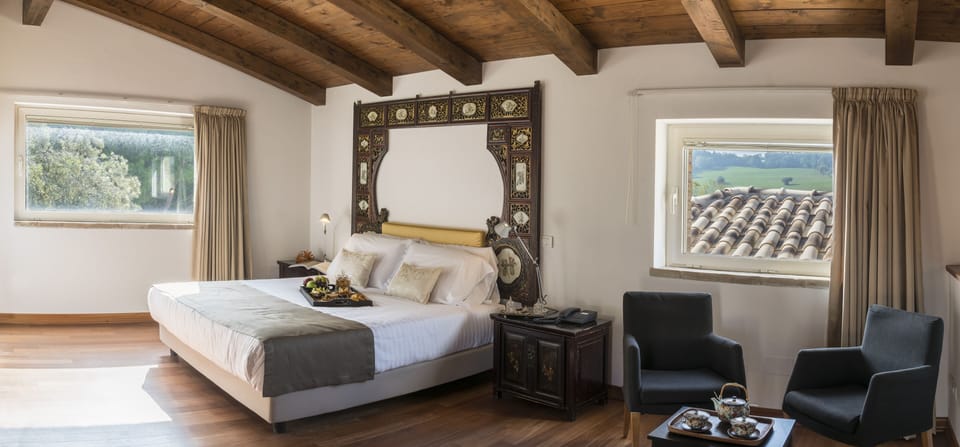 Junior Studio Suite | Minibar, in-room safe, desk, soundproofing