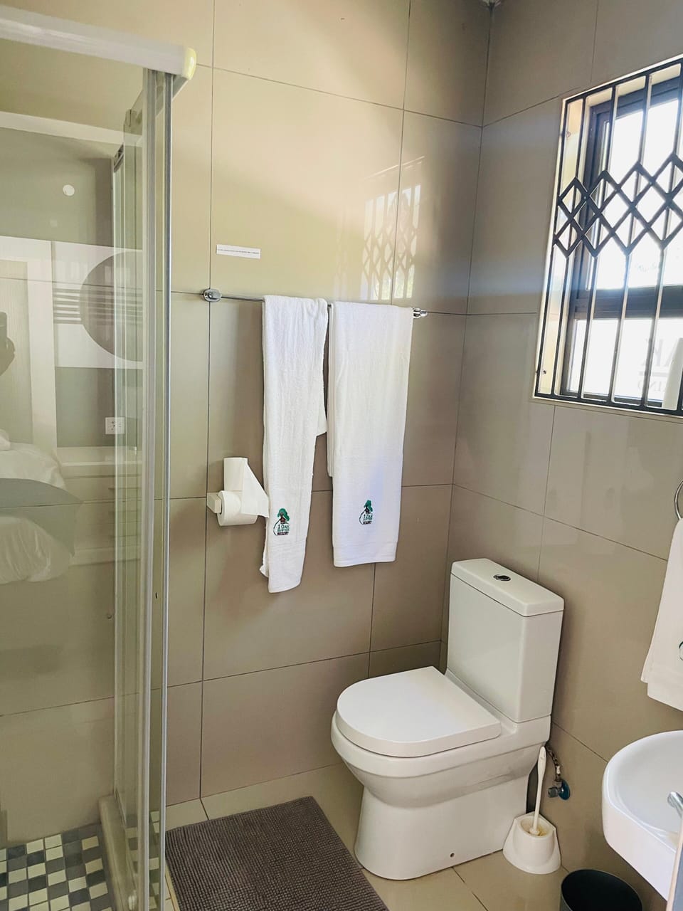 Standard Twin Room, Air conditioning | Bathroom | Rainfall showerhead, hair dryer, towels, soap