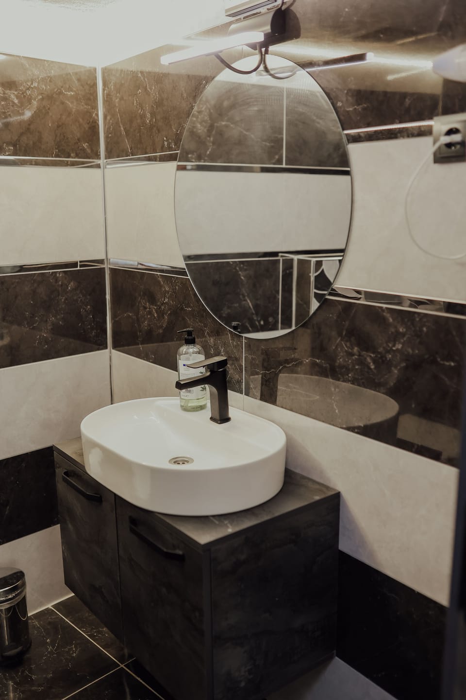 Standard Room | Bathroom | Shower, rainfall showerhead, hair dryer, towels