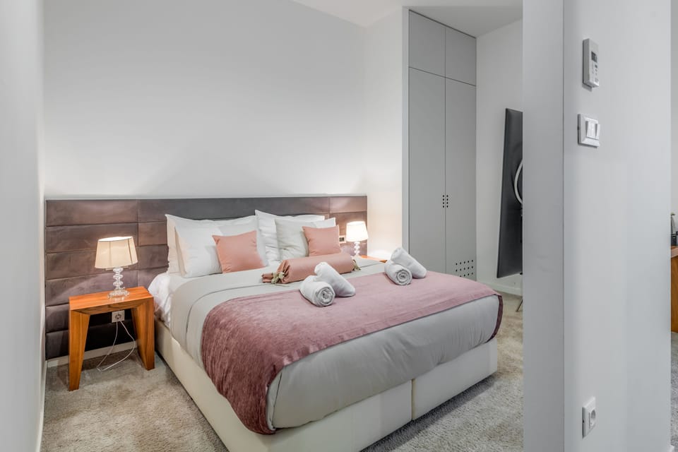 Serenity Room | Egyptian cotton sheets, premium bedding, minibar, in-room safe
