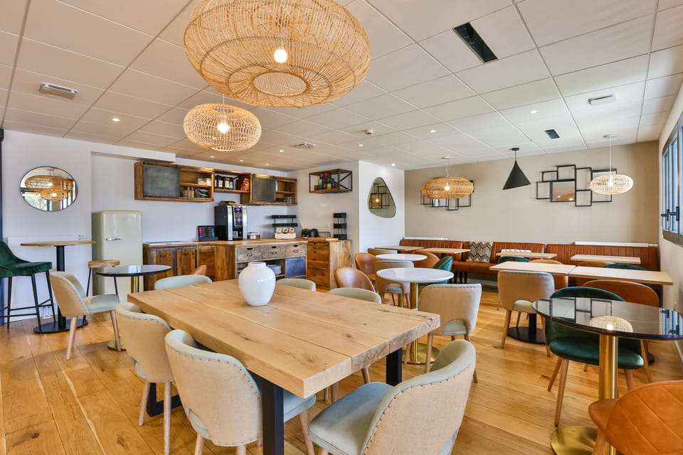 Daily buffet breakfast (EUR 17 per person)