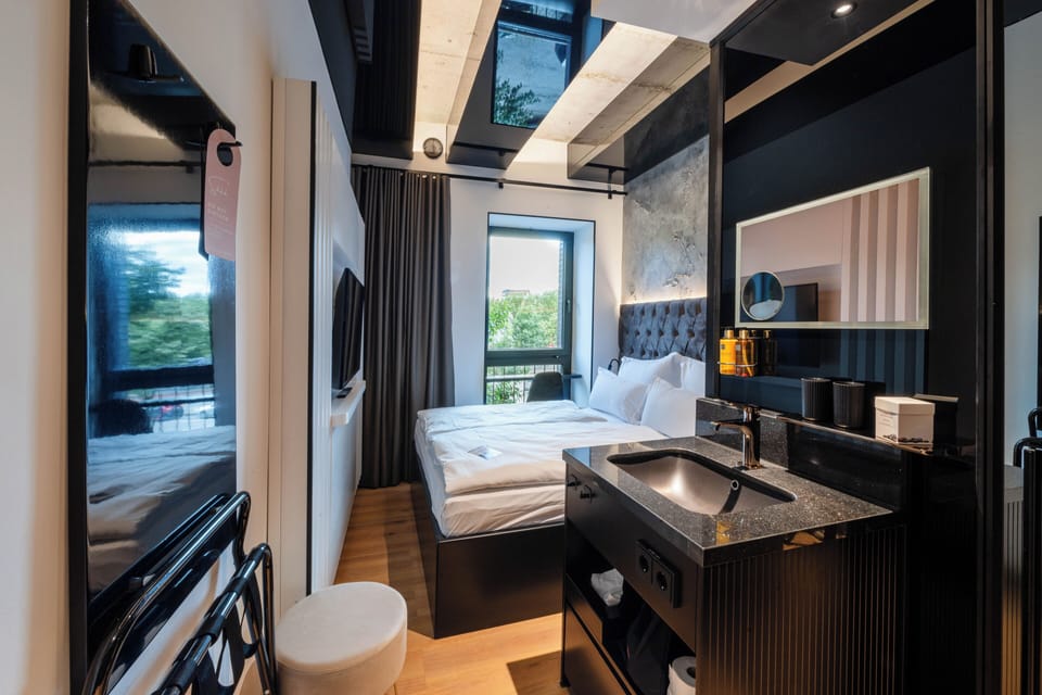 Classic Double Room | In-room safe, desk, soundproofing, free WiFi