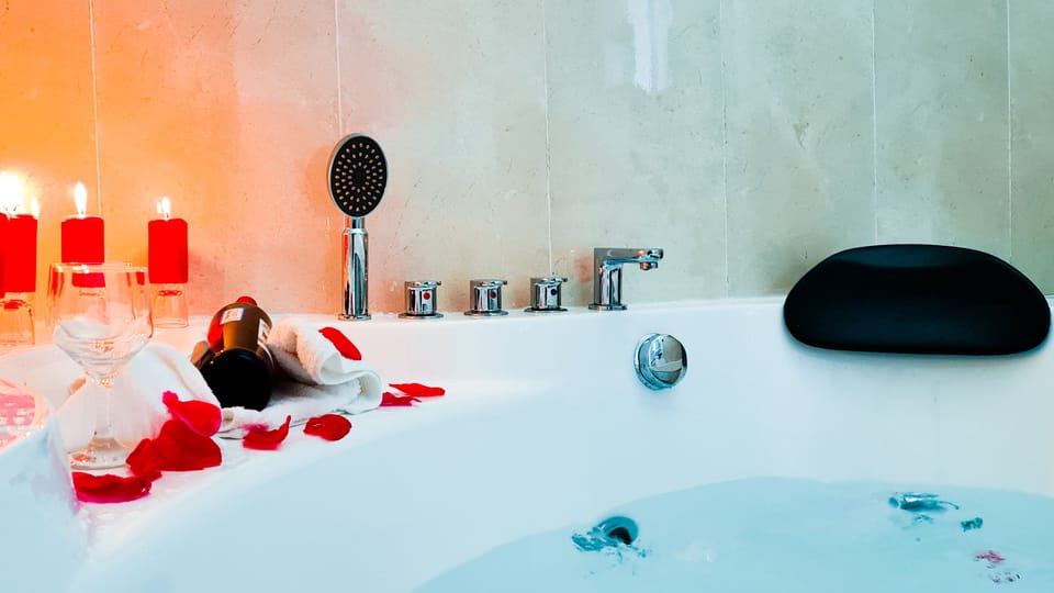 Deluxe Room | Bathroom | Slippers