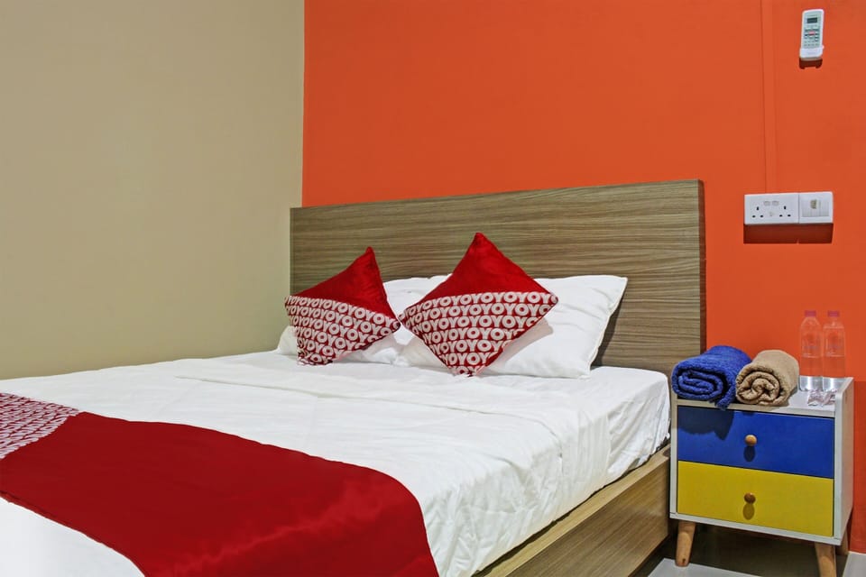 Deluxe Double Room | Laptop workspace, blackout drapes, WiFi (free), bed sheets