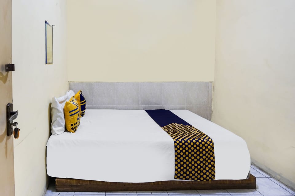 Double Room | Desk, free WiFi, bed sheets