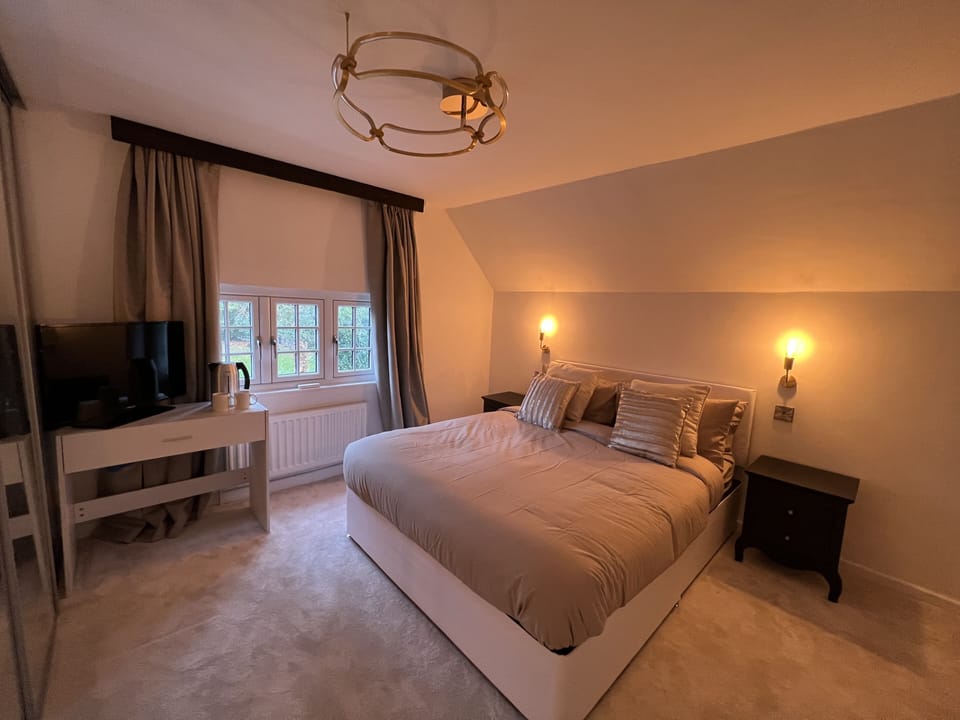 Premier Room, 1 Bedroom, Garden View | Egyptian cotton sheets, premium bedding, down comforters, free minibar