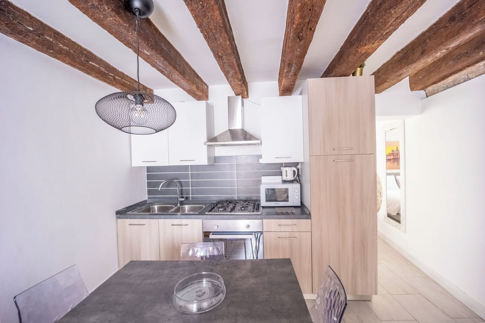 Design Apartment | Private kitchen | Full-size fridge, microwave, oven, stovetop
