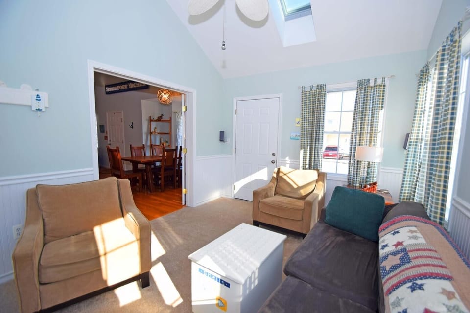 House, 3 Bedrooms | Living area | Streaming services