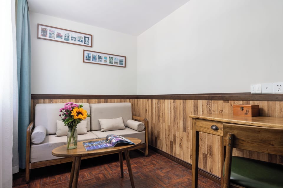 Business Double Room | Blackout drapes, WiFi (free), bed sheets
