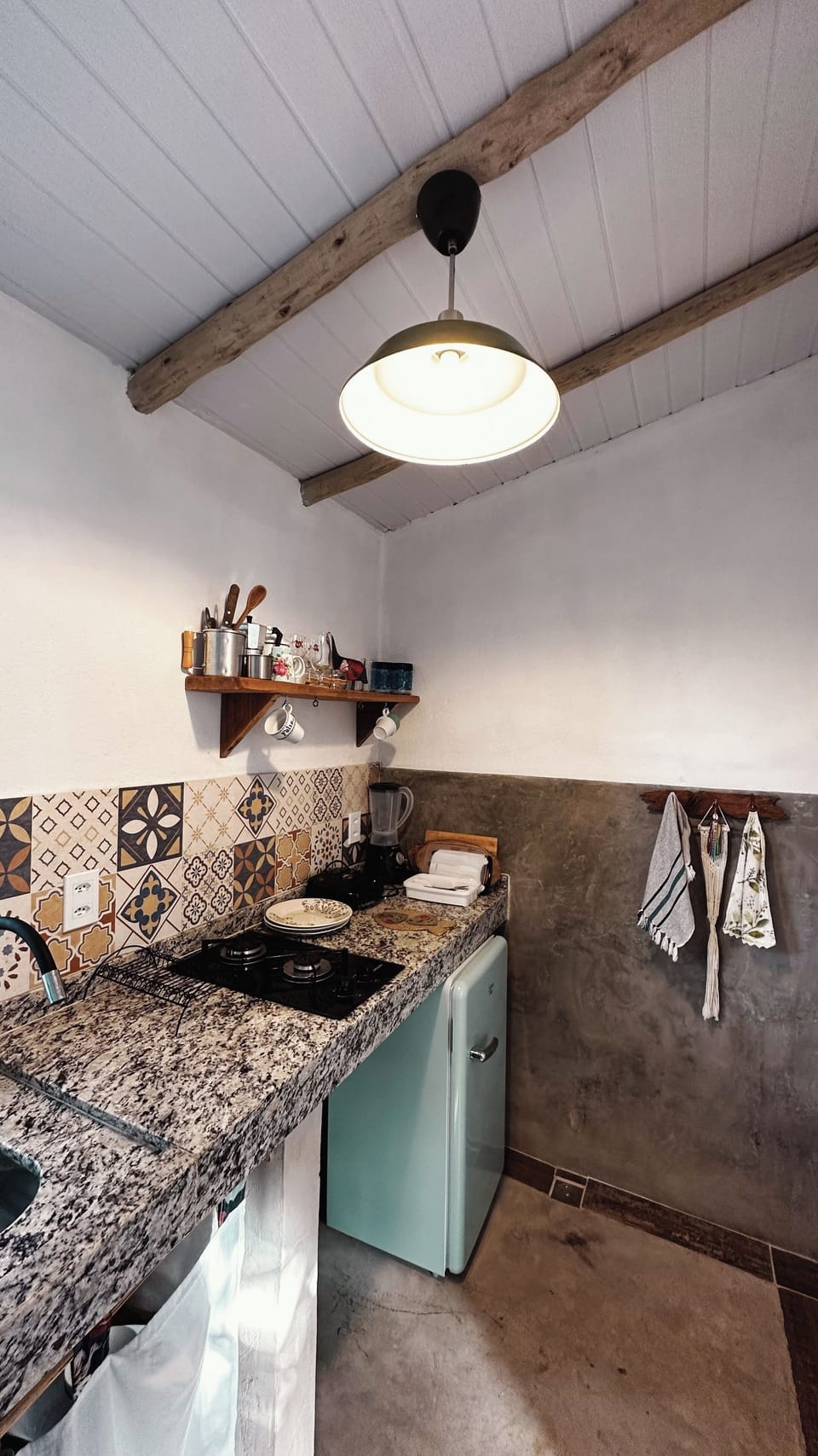 Deluxe Cabin, 1 Bedroom, Bathtub, Garden Area | Private kitchen | Mini-fridge, microwave