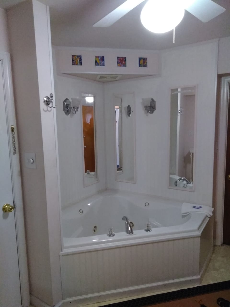 Superior Suite, 1 Queen Bed | Jetted tub