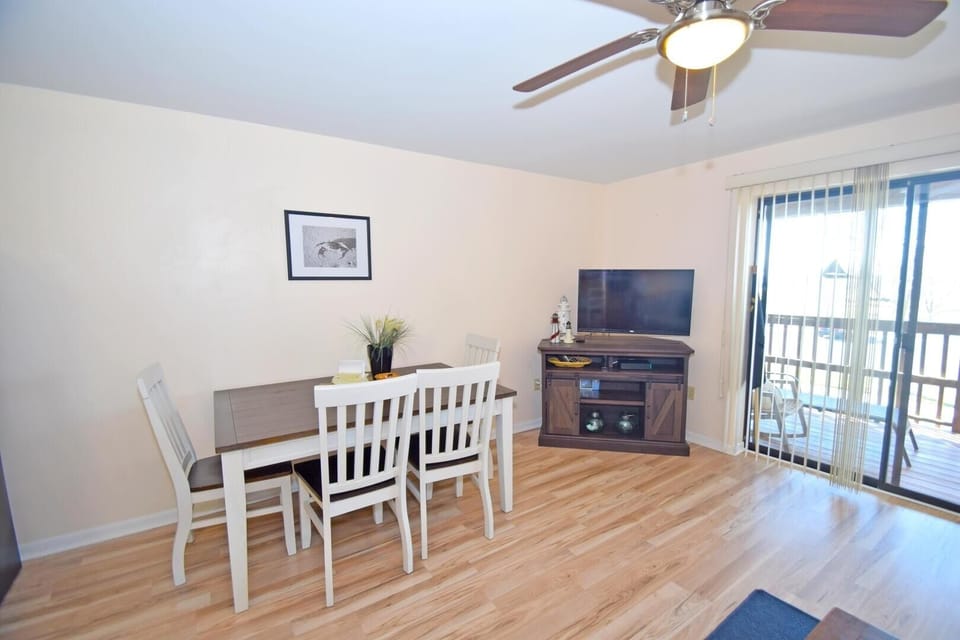 Condo, 1 Bedroom | Dining
