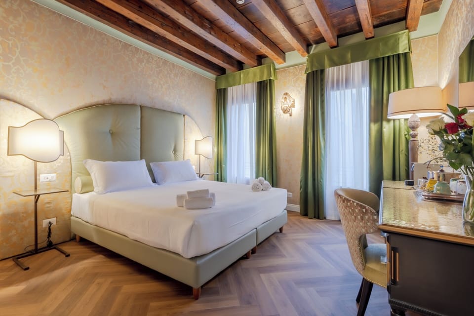 Egyptian cotton sheets, premium bedding, pillowtop beds, minibar