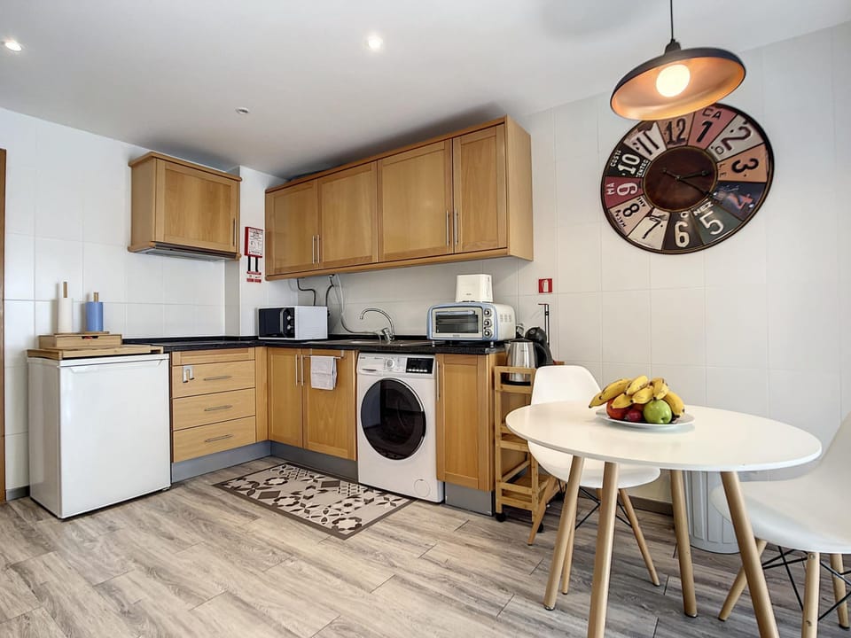 House | 1 bedroom, desk