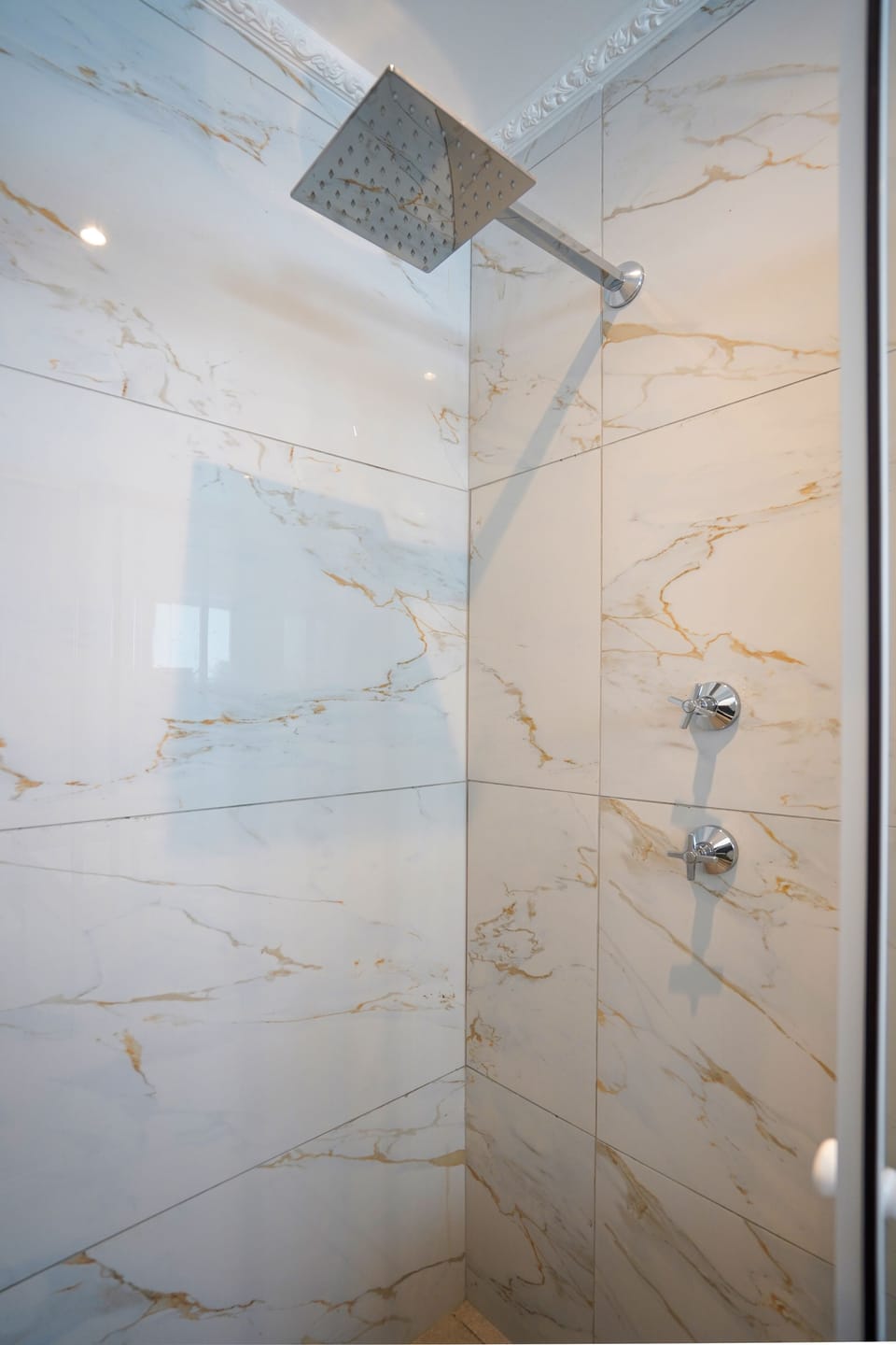 Comfort Triple Room | Bathroom | Hair dryer, towels