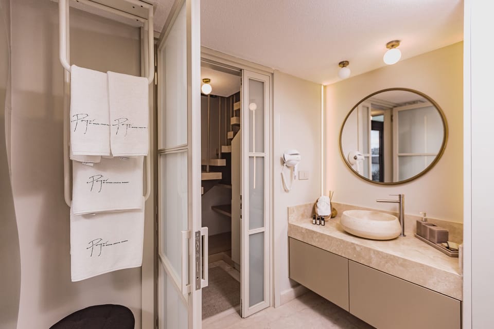 Luxury Room | Bathroom | Slippers