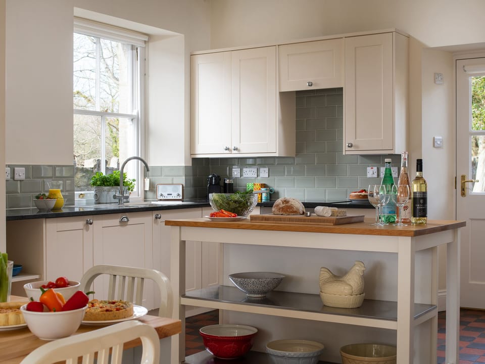 Cottage | Private kitchen | Fridge, dishwasher, electric kettle, toaster